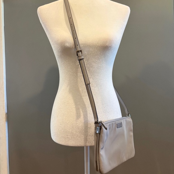 *PRE-OWNED* Kate Spade Dawn Triple Gusset Crossbody Bag in Taupe - Picture 1 of 7